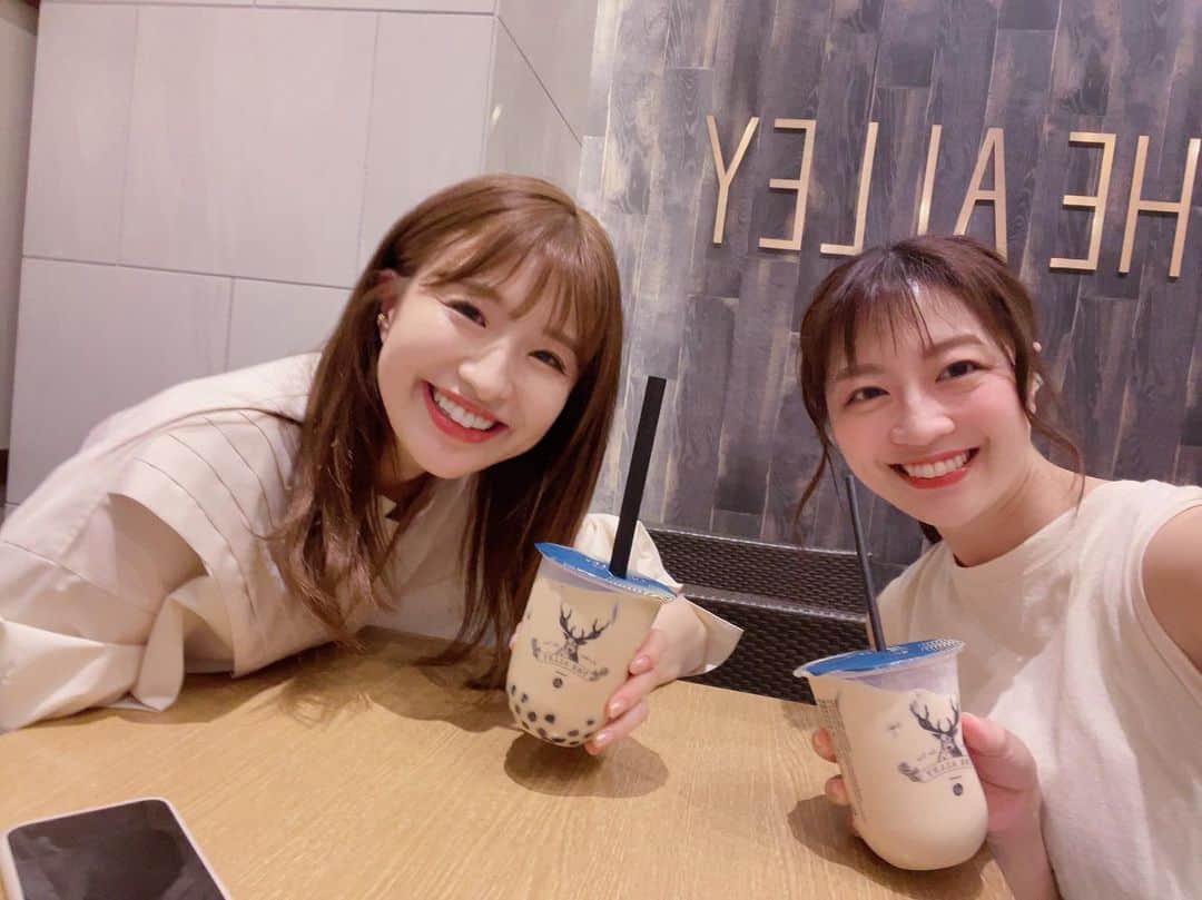 のインスタグラム：「♡♡ . . コンサ好きのかなちゃんと⚽️❤️🖤 テレビ局のメイクルームでお会いしたのをきっかけに仲良くなりました🤗 . 話してみたいな〜と思っていたから 一緒にお茶行けて嬉しい😆 . いつかアウェイ柏戦付き合ってもらお🤗⚽️笑笑」
