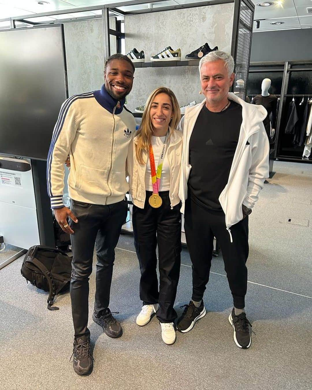 ジョゼ・モウリーニョさんのインスタグラム写真 - (ジョゼ・モウリーニョInstagram)「@adidas day with @olgacarmona7 @nojo18 and many more from adidas family.thanks a lot for a great time @bjoern_gulden ,Guenter,Alberto and everyone at the campus.Time to get back to Roma and work with…7 players!」9月4日 22時23分 - josemourinho