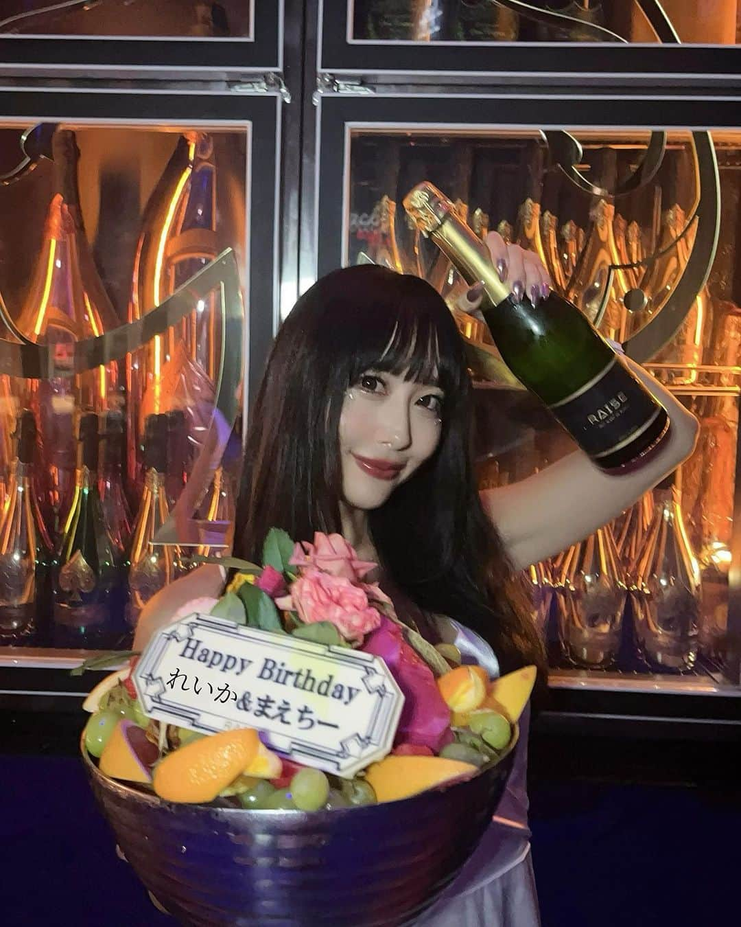 生田千秋さんのインスタグラム写真 - (生田千秋Instagram)「みんなでホワイトコーデパーティー🤍✨ @raisetokyo  誕生日お祝いもありがとうございました💗 れいかさんの名前は書き直しました🙈笑 幸せすぎた、、、本当に楽しかった〜！！　  #銀座 #raisetokyo #raise #レイズ #グラビア #グラビアアイドル #ぱっつん #ぱっつん前髪 #トレーニング女子 #ヒップアップ #お尻 #桃尻 #ドレスコード #ホワイトコーデ #ファッション #コーデ #女子会 #ホワイトパーティー #shein #bikini #japan #japanese #japanesegirl #asiangirls #gravure #gravureidol #lucuabis #cantik #increase」9月4日 22時17分 - maechi_0815