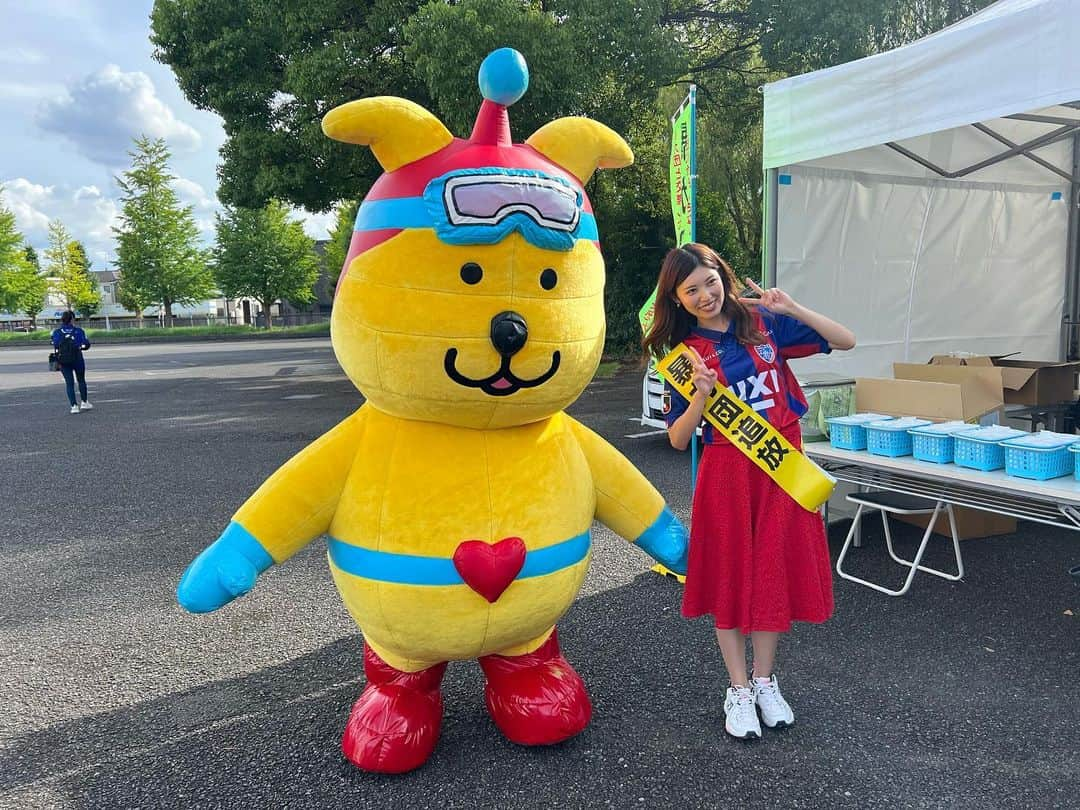 橘ゆりかさんのインスタグラム写真 - (橘ゆりかInstagram)「FC東京×アビスパ福岡の試合前には 東京都「暴力団排除イベント」ブースでMCをしたよ🔵🔴 ⁡ #みまもりぃぬ #ピーポくん とご一緒しました☺️ しゃがむと小さくなる みまもりぃぬ かわいー🐶 東京ドロンパも盛り上げてくれたよ✌️ ⁡ ⁡ 「暴排PRブース」お立ち寄りいただいたみなさん、 FC東京No.1アンケートご協力いただいたみなさん ありがとうございました✨収録したもようは J:COM「頂 -ITADAKI-アスリート＜東京＞」 10月号にて放送予定ですお楽しみにっ⚽️ ⁡ スタグルいろいろ美味しかった❣️❣️❣️ ⁡ ⁡ ⁡ #fctokyo #FC東京 #アビスパ福岡 #味の素スタジアム  #味スタ #橘ゆりか #JCOM #ビバパラ #スタグル #Jリーグ #jleague #tokyo」9月4日 22時32分 - yuricalcal