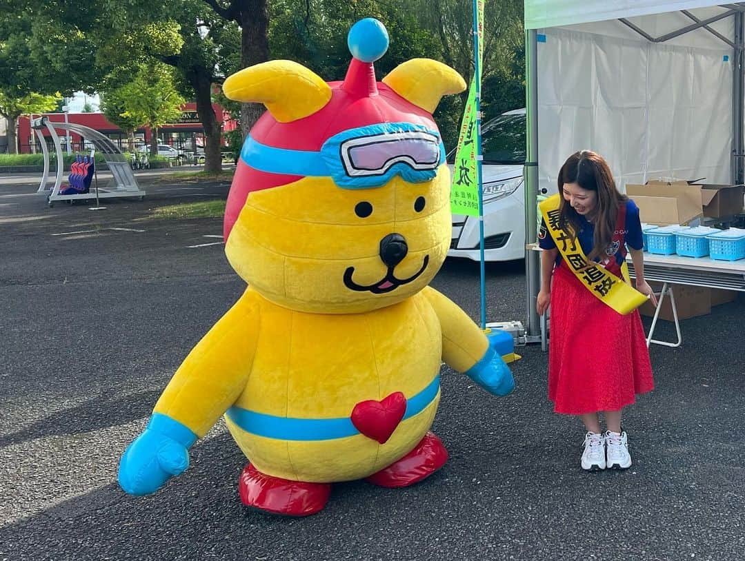 橘ゆりかさんのインスタグラム写真 - (橘ゆりかInstagram)「FC東京×アビスパ福岡の試合前には 東京都「暴力団排除イベント」ブースでMCをしたよ🔵🔴 ⁡ #みまもりぃぬ #ピーポくん とご一緒しました☺️ しゃがむと小さくなる みまもりぃぬ かわいー🐶 東京ドロンパも盛り上げてくれたよ✌️ ⁡ ⁡ 「暴排PRブース」お立ち寄りいただいたみなさん、 FC東京No.1アンケートご協力いただいたみなさん ありがとうございました✨収録したもようは J:COM「頂 -ITADAKI-アスリート＜東京＞」 10月号にて放送予定ですお楽しみにっ⚽️ ⁡ スタグルいろいろ美味しかった❣️❣️❣️ ⁡ ⁡ ⁡ #fctokyo #FC東京 #アビスパ福岡 #味の素スタジアム  #味スタ #橘ゆりか #JCOM #ビバパラ #スタグル #Jリーグ #jleague #tokyo」9月4日 22時32分 - yuricalcal