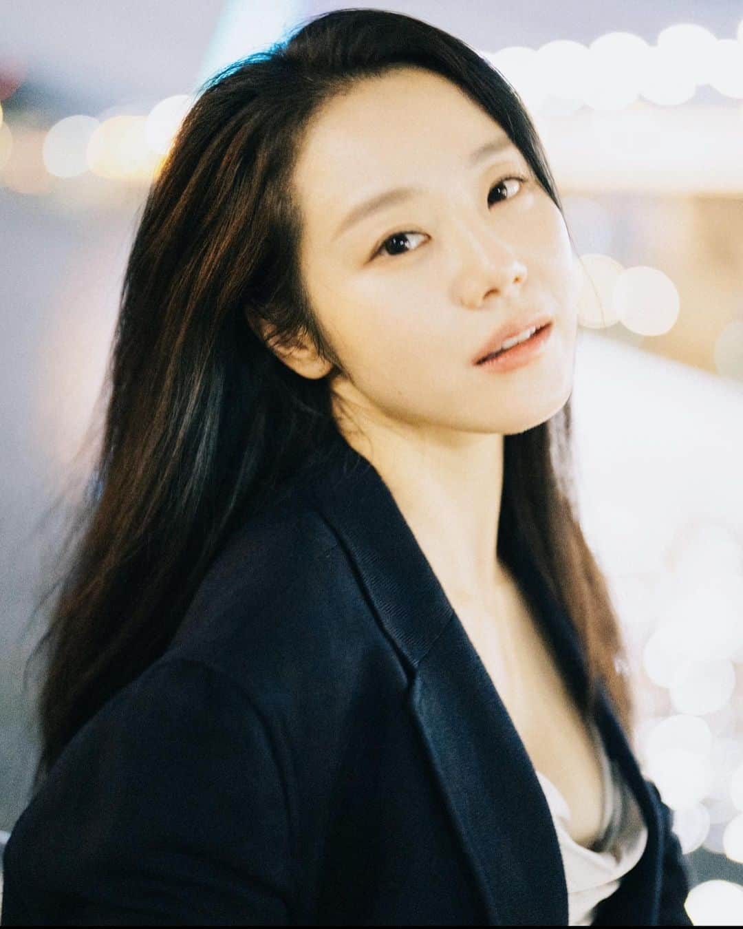 イ・シウォンのインスタグラム：「✨🌕 당신은 날 설레게 만들어 조용한 내 마음 자꾸만 춤추게 해 얼마나 얼마나 날 떨리게 하는지 당신이 이 밤을 항상 잠 못 들게 해」