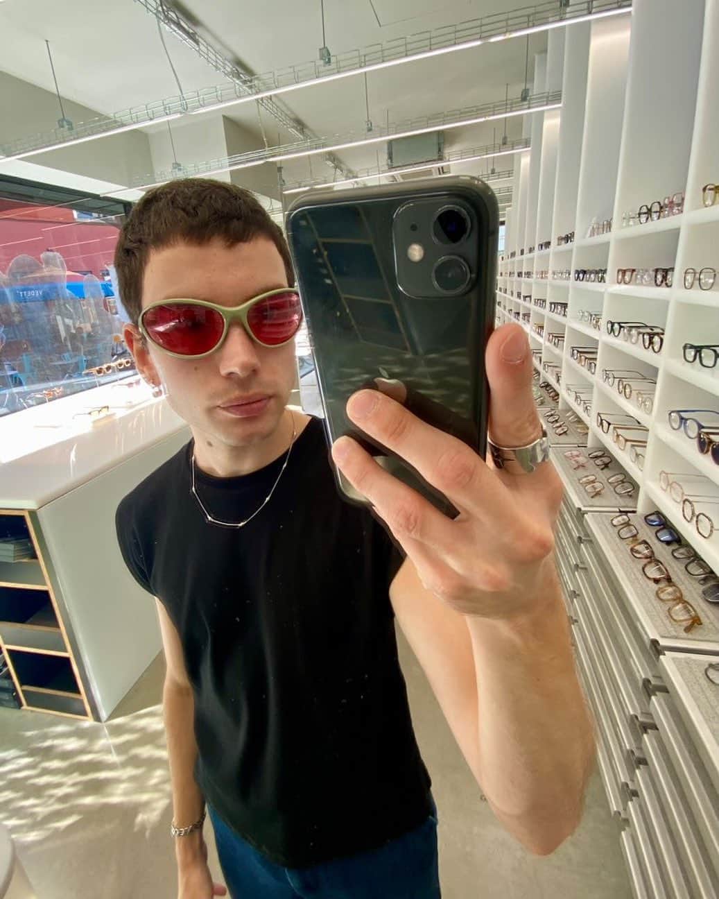 コモノのインスタグラム：「The Glitch. Exclusively available online.」