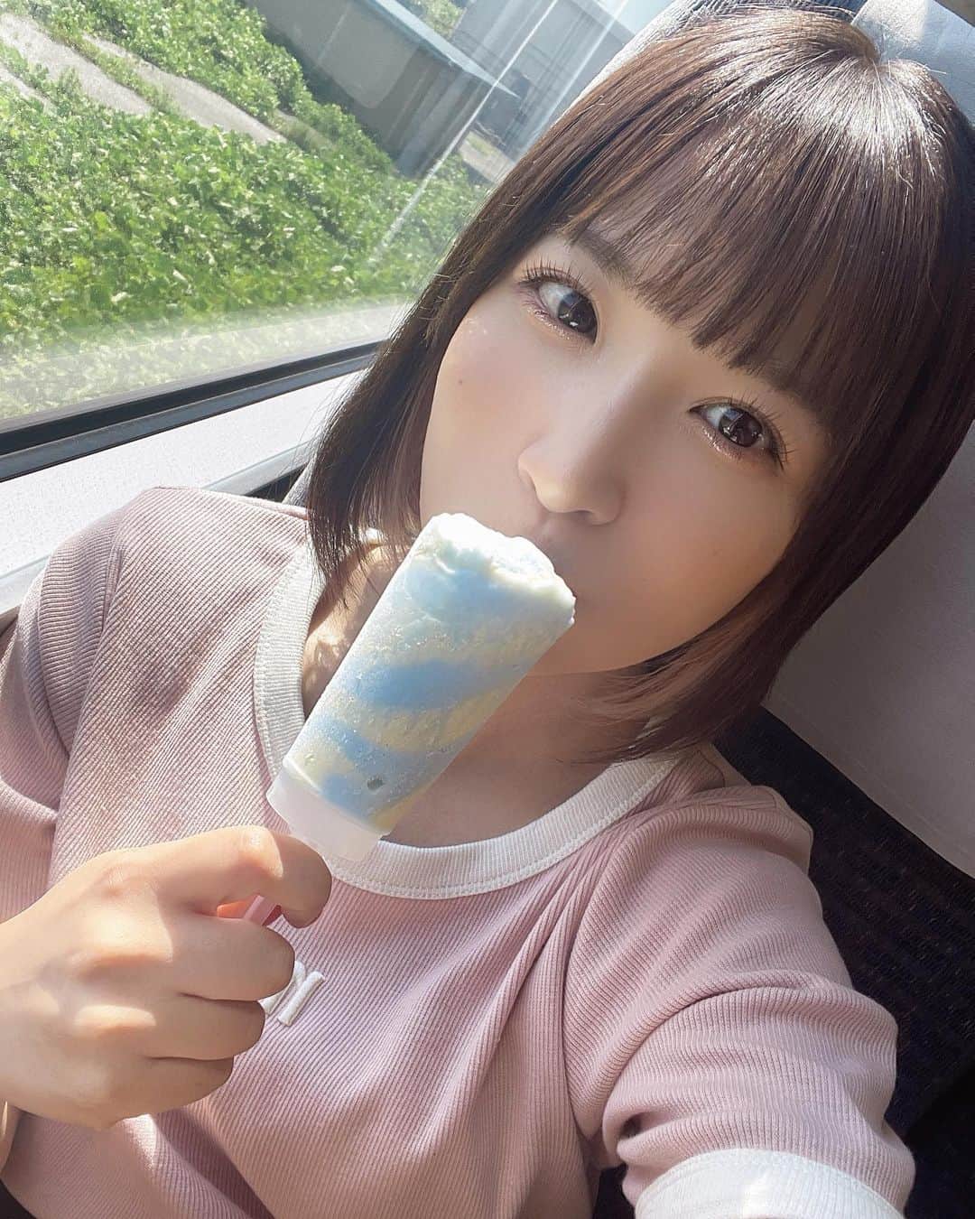 栄川乃亜のインスタグラム：「♡♡♡  今年はアイスいっぱい食べたなぁ」