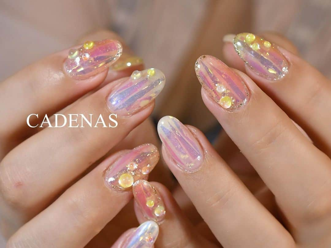 Yuka Maeda ::manicurelistのインスタグラム：「まだまだ暑さも続くので🥵💖 ちゅるっちゅるのキラッキラに💅☀️ .  . Salon data▼ ＝＝＝＝＝＝＝＝＝＝＝＝＝＝＝＝＝＝＝＝ . CADENAS -nail eyelash salon- ●Nail artist  @yuka.maeda  @yuki_cadenas @mai_cadenas ●eyelash　@cadenaseyelash  ゲストに愛と感動を…♡ . 【 LINE ＠cadenas 】 ご予約/お問い合わせはLINEよりお気軽に🤲 ▶︎▶︎#cadenasnail デザインアップしてます♡  price…★⭐︎Instagram特別キャンペーン中⭐︎★ . 「インスタ見たよ👀」と LINEからご予約で特別プライス7500円！！ . ※ご新規様限定 ※キャラクターや特殊なエレメント等のみ 別途料金いただく場合ございます🙇🏻‍♀️ . . price…初回8000円（オフ込み） access…大阪市北区堂山町16-1  中崎町駅  徒歩5分 /  梅田駅  徒歩6分 . tel… 06-4792-8617 ＝＝＝＝＝＝＝＝＝＝＝＝＝＝＝＝＝＝＝＝ . . .  #中崎町ネイル #梅田ネイルサロン #大阪ネイルサロン #関西ネイルサロン #インスタネイル #instanails #instanail #オレンジネイル #ネイルサンプル #クリアネイル #ネイルブック #8月ネイル #ネイルチェンジ #今月のネイル #にゅーねいる #summernails  #ホイルネイル #夏ネイル #네일아트 #네일스타그램 #귀여운네일 #무광네일  #Springnail #pinknails #秋ネイル #cadenasyuka  #cadenasnail #nailsdesign」