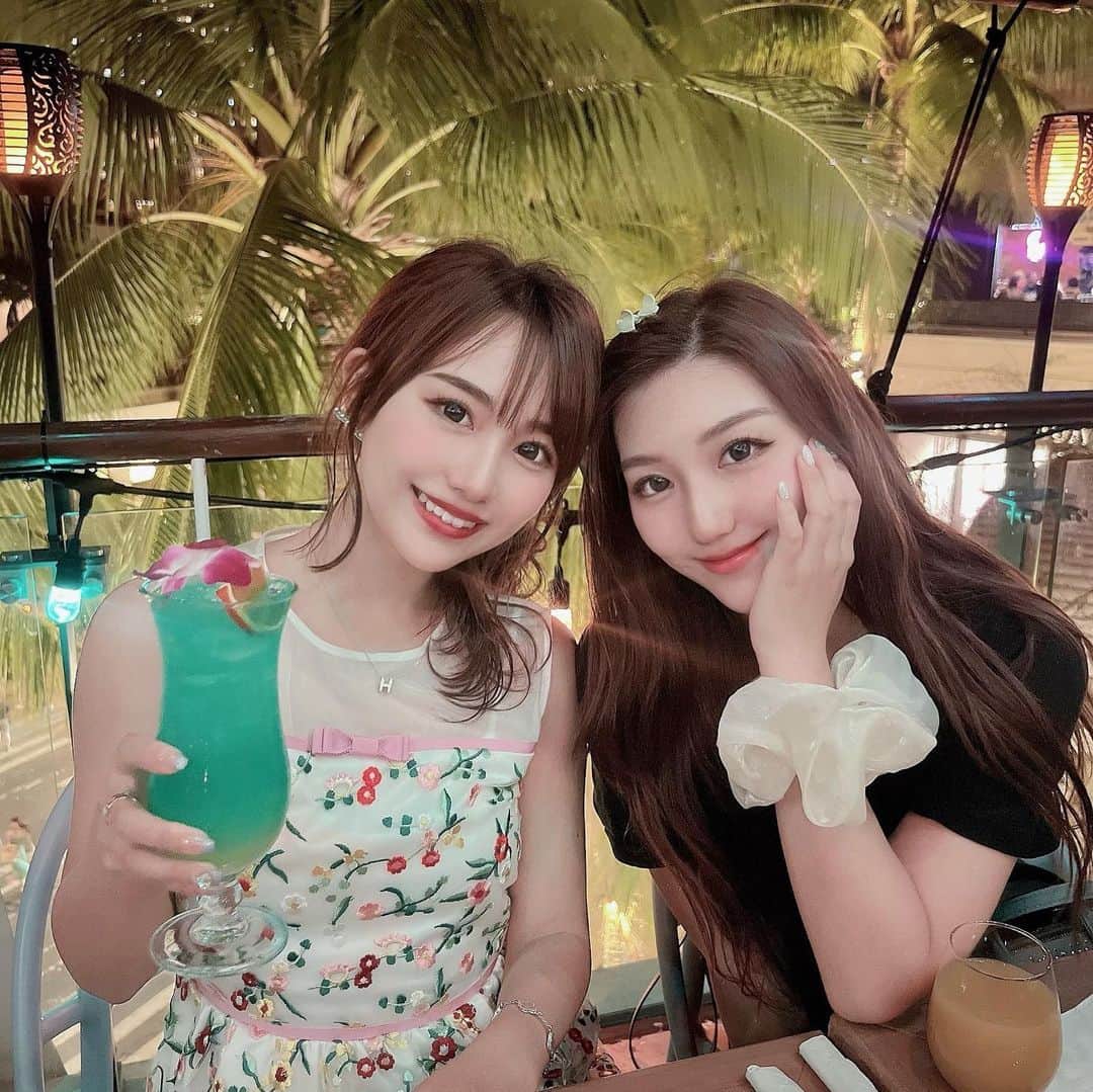 加藤里奈のインスタグラム：「⋆  りほちゃんの誕生日に投稿しようと思ってたのに 気づいたら9月になってた🙄  #ootd #fashion #instafood #instagram  #hairstyle #outfit #code #instafashion  #ファッション #撮影 #ヘアスタイル #ヘア  #コーディネート #コーデ #今日の服 #ハワイ」