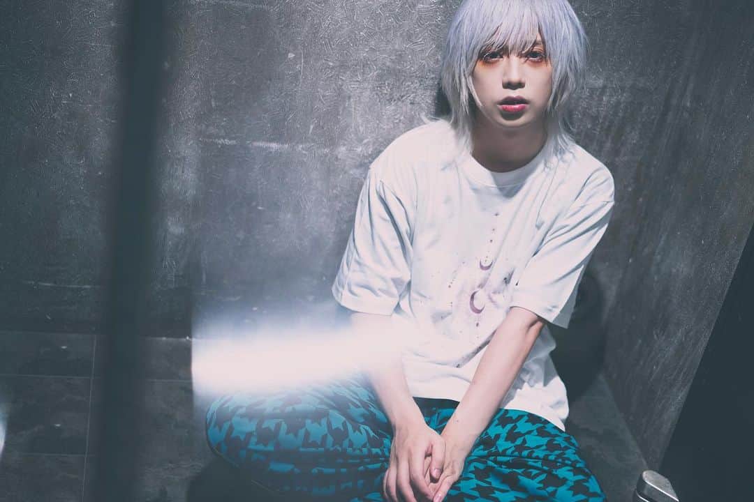 莎奈 のインスタグラム：「2023.09.02_shimokitazawa Shangrila 『天国に一番近い男たち2』ツアー初日。 ありがとうございました。  更新した日にちは前後したけど、二日間ともありがとうございました。たくさんの方に来ていただきまして感謝しております。  最近ドラム好きです。  #天一2 #白すぎる」