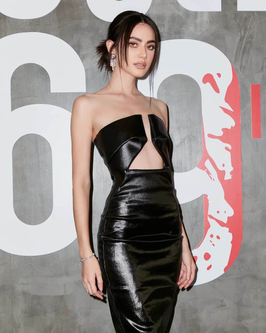 マイ・ダーウィカーのインスタグラム：「69 🔪 6 กันยานี้ ทาง #Netflix #เรื่องตลก69เดอะซีรีส์」