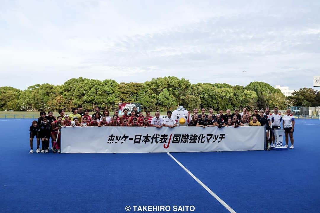 狐塚美樹さんのインスタグラム写真 - (狐塚美樹Instagram)「⁡ 9月2日、3日に『ホッケー日本代表国際強化マッチ』 が開催され、フランス🇫🇷と対戦しました❕ ⁡ 日本で国際試合が行われる機会は少ないですが 今回本当にたくさんの方に応援していただき ホッケー競技がより一層盛り上がったと思います❤️‍🔥 さくらジャパン、サムライジャパンを見て 少しでもホッケーを好きになってもらえていたら 嬉しいです🥺✨ ⁡ 大会開催にあたりご尽力いただいた皆さまに 感謝いたします。ありがとうございました🙇‍♀️ ⁡ 私たちは今月行われるアジア大会で 必ず優勝という結果を残せるよう みんなで力を合わせて頑張ります💪🏽💥 ⁡ 引き続き応援をよろしくお願いします🌸  📸 / saito.takehiro 📸 / 美樹ママ ⁡ ⁡ #sakurajapan #japan #japanteam #team #jha #teambigban #adidas #adidashockey #adidasfieldhockey #hockey #fieldhockey #sport #hockeylife #2023 #ホッケー #フィールドホッケー #スポーツ #さくらジャパン #ホッケー日本代表 #国際強化マッチ」9月4日 22時49分 - ____mikty