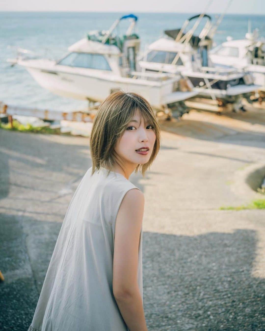 原あやののインスタグラム：「🎐  photo by @nbutterfly555   #ポートレート#被写体#撮影#作品撮り#カメラ#フィルム#camera#film#portrait#海#2023夏#白ワンピ#ボブ#japantrip#japanphoto#japanesegirl#chiba」