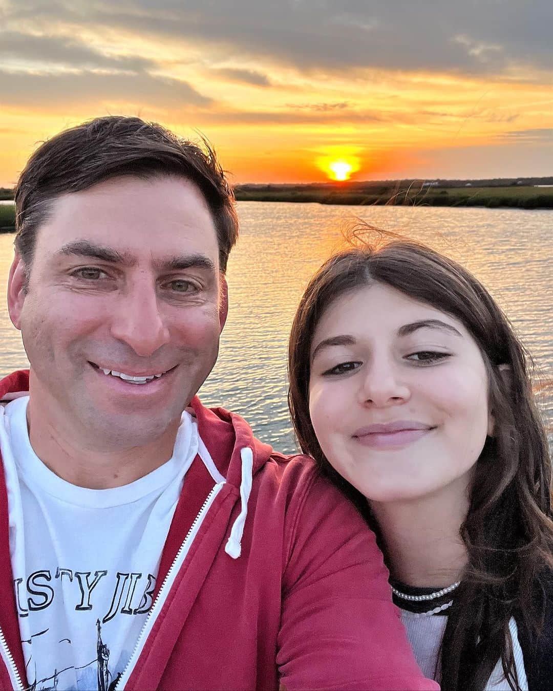 Ilana Wilesさんのインスタグラム写真 - (Ilana WilesInstagram)「Soaking up the last of summer before the school year starts. It’s been a very uneventful August, focusing on family and being present. My favorite moments don’t have pictures. Sunset pic at the end was taken by Mazzy 🙌🏻」9月4日 22時43分 - mommyshorts