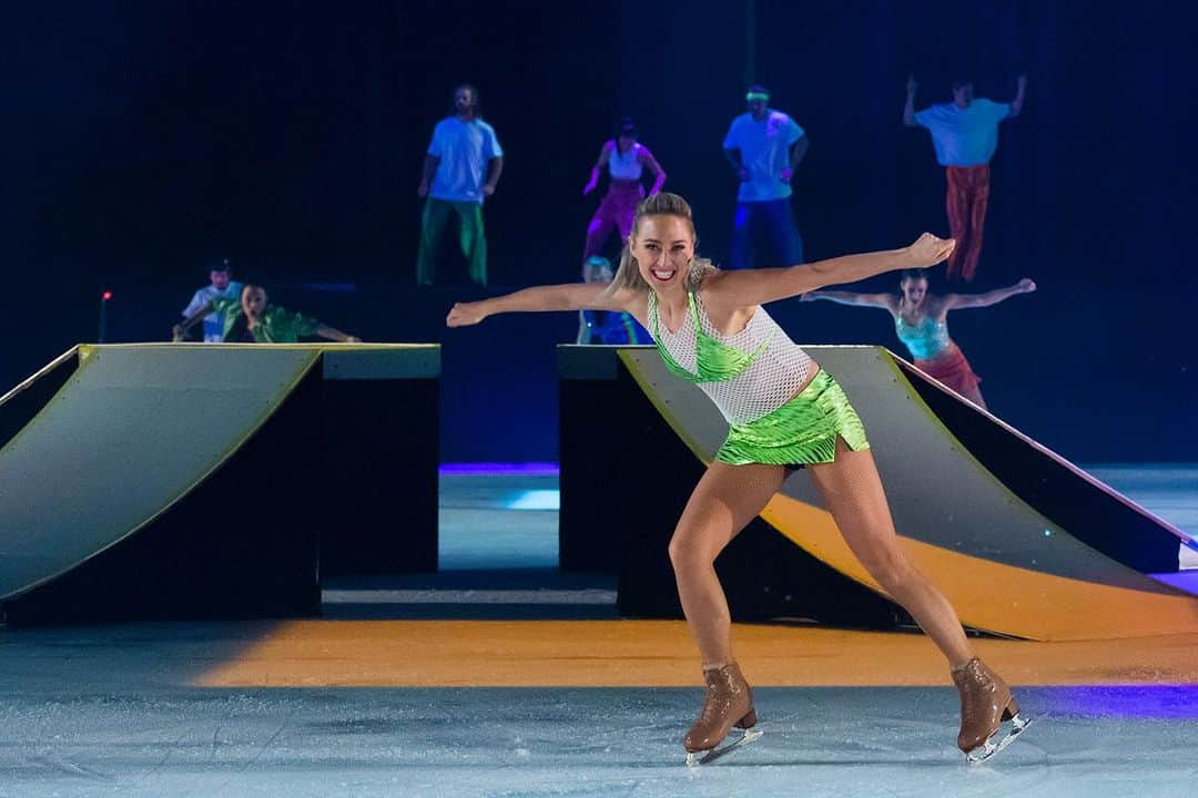 アレクシ・ギレスさんのインスタグラム写真 - (アレクシ・ギレスInstagram)「Ready to dance and skate one last day of Timeflies at the ex! ✨💚⛸️  - - - @letsgototheex  📸- @wcrobart   #letsgototheex #toronto #yyz #the6ix #canadiannationalexhibition #iceskating #iceskater #skate #skaters #fun #happy #dance #love #foryoupage #dynamite」9月4日 22時44分 - alexegilles