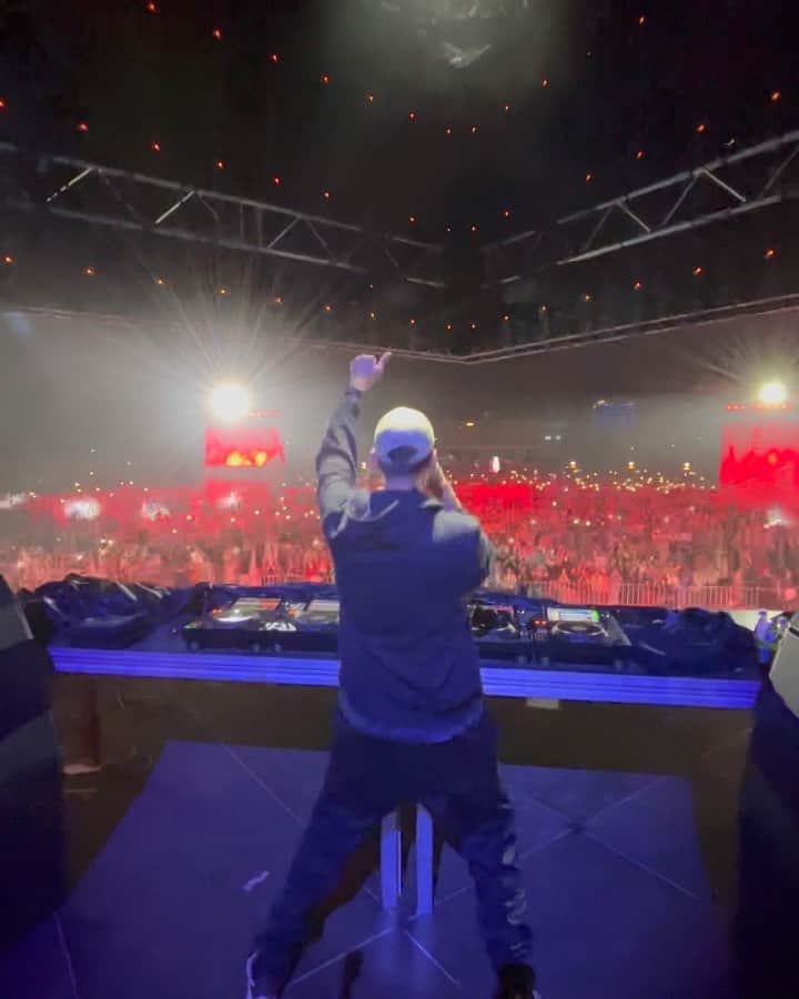 アフロジャックのインスタグラム：「tnx Kazakhstan🔥🇰🇿 @cocacola @cocacola_kaz」