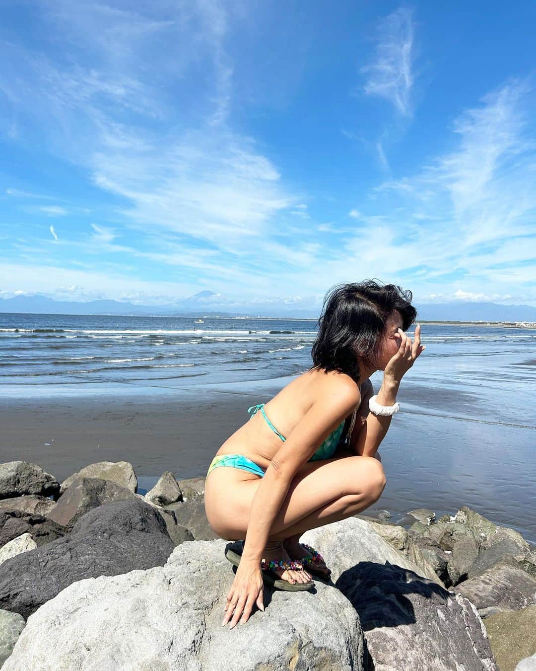 杉山明子さんのインスタグラム写真 - (杉山明子Instagram)「富士山が綺麗に見えたの！✨  夏の終わり…  まだ終わらないか！ いつまでも暑い、今年の夏❤️  #江ノ島　#片瀬江ノ島　#西浜　 #富士山　#夏　#夏が好き  #夏が好きな人と繋がりたい  #海が好き  #海が好きな人と繋がりたい  #美脚　#美脚ポージング　#オーラ美人　#ウォーキング」9月4日 22時49分 - akikopeanut