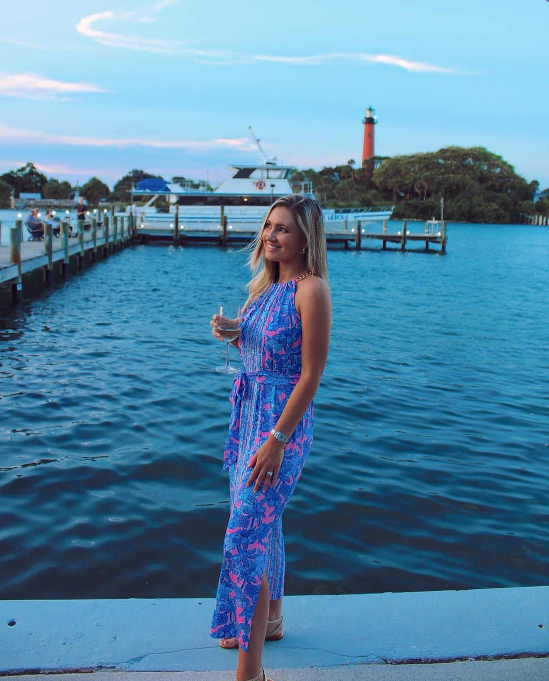 サシャ・カリスのインスタグラム：「Sunset with a view ⛵️🧡 #jupiterflorida @lillypulitzer #lillypulitzer #labordayweekend」