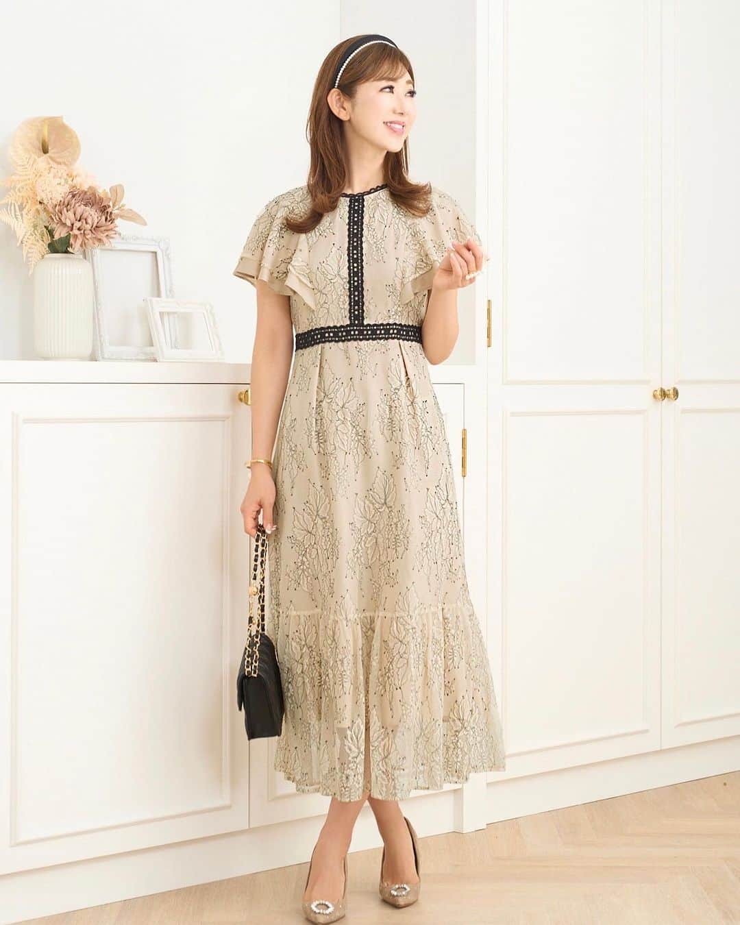 のインスタグラム：「9/5(火)12:00〜新発売♥️  総レース フレアスリーブ 配色レース ワンピース  @primascherrer   #和泉佳子　#プリマシェレル　#ジョイントスペース　#jointspace #ドレス　#ワンピース　 #ファッション　#コーディネート　#ファッション好きな人と繋がりたい　#新色　#レース　#mustbuy  #coordinate」