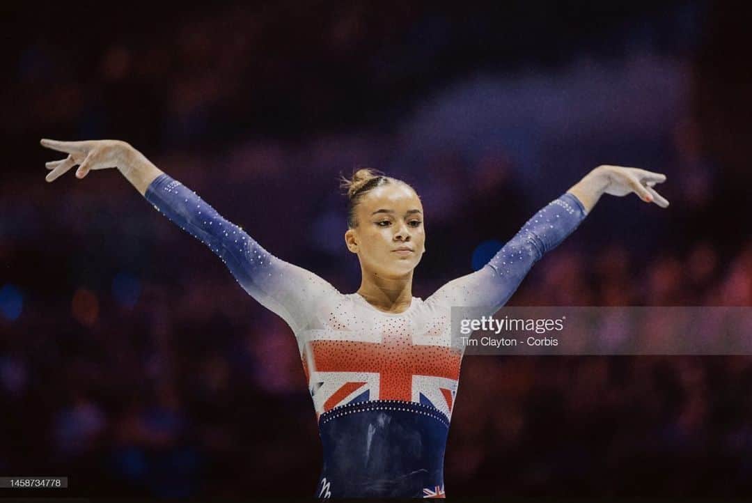 ジョージア・メイ・フェントンのインスタグラム：「Worlds round 6 let’s go 🪩🤍🤸🏽」