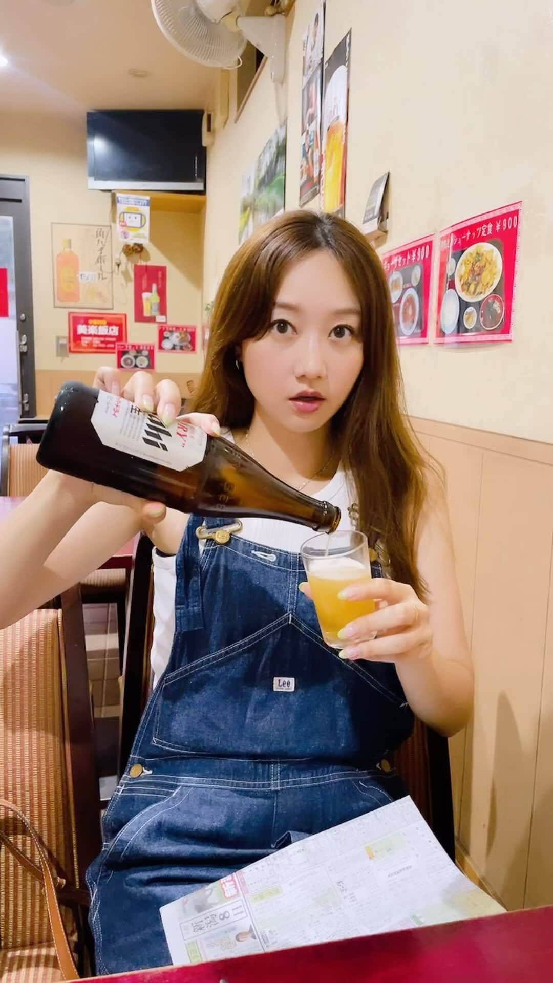 高田秋のインスタグラム：「先程OAで行った等々力にある美楽飯店さんへ プライベートでも行って来ました🫶 ここの牛肉細切り炒めが絶品すぎるので 食べて更にテイクアウトまでしました！笑  #美楽飯店 #町中華で飲ろうぜ  #ユーキャンスマイル #新潟競馬場#新潟記念」