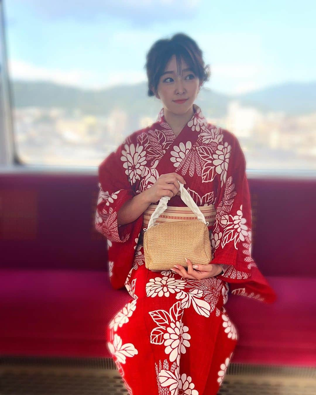 中冨杏子さんのインスタグラム写真 - (中冨杏子Instagram)「🏮👘🍎  . . . 一目惚れしてGETした浴衣を😇 . ヘアも自分で✌︎( ¨̮ )✌︎ . . . . . . . 📸 .....mymother . . 今年着れてなかったけん良かった🥰 . #浴衣 #浴衣ヘアアレンジ  #浴衣女子 #ゆかた #yukata  #japanesegirl #浴衣コーデ  #153 #ミニマム  #赤 #赤浴衣  #夏の思い出  #夏の風物詩 #Summer #地元 #博多っ子 #西鉄電車  #福岡 #fukuoka #fukuokapics  #深夜投稿」9月4日 23時09分 - anko_nakatomi