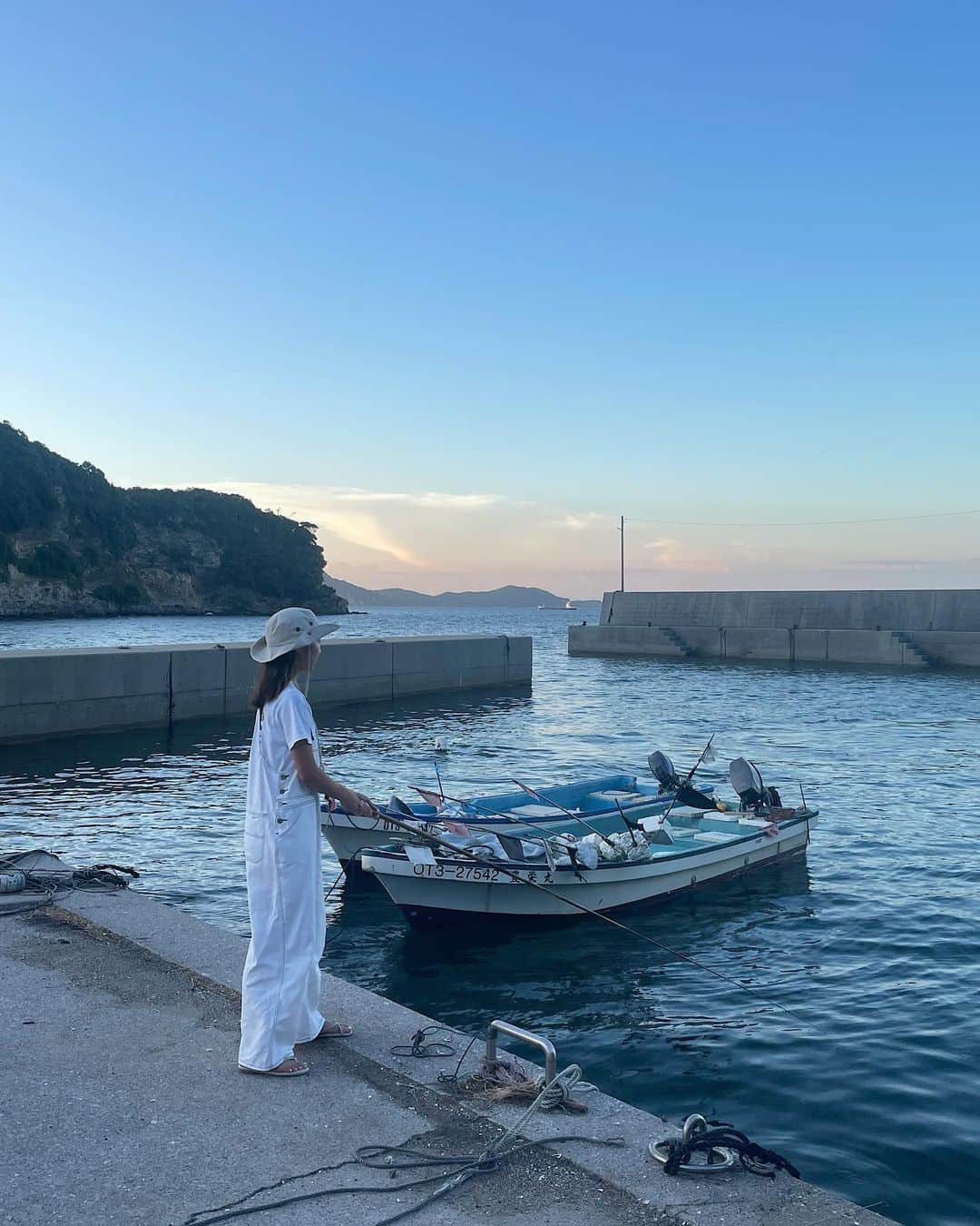 箕迫かなさんのインスタグラム写真 - (箕迫かなInstagram)「🐟🐠🐡 . . 朝はカニ取りにいってタコ籠を仕掛けて 夕方はゼンゴ釣りに行って持って帰ると その日の夕ご飯に釣った魚やタコの料理がでてきた  命を頂いてる実感すごい。有難い。  感謝して美味しい美味しいと たっくさん頂いた🙏🏾✨ . . #さかなクン」9月4日 23時14分 - niconico213