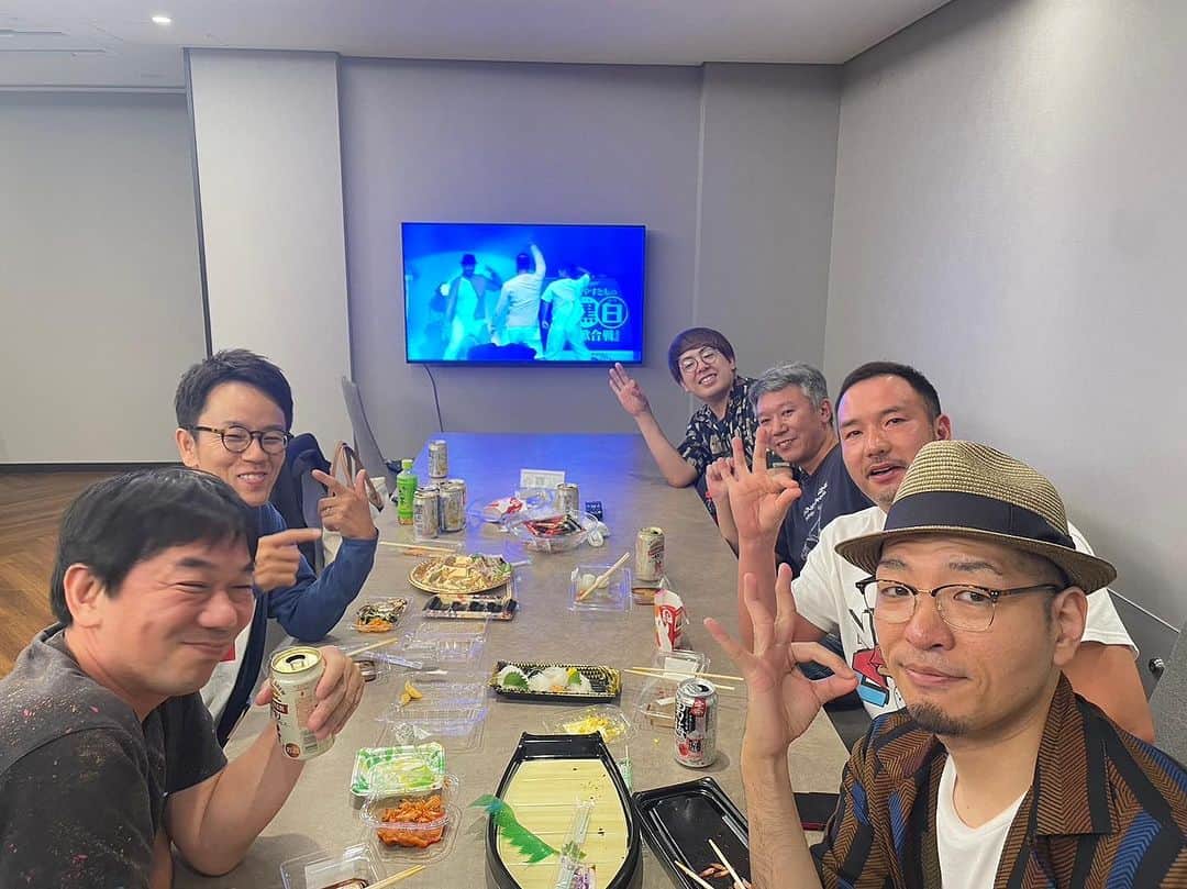 梅村賢太郎のインスタグラム：「#なにわ男子 #なにわおじさん男子 #後日打ち上げ #海原やすよともこ さん #黒白歌合戦」
