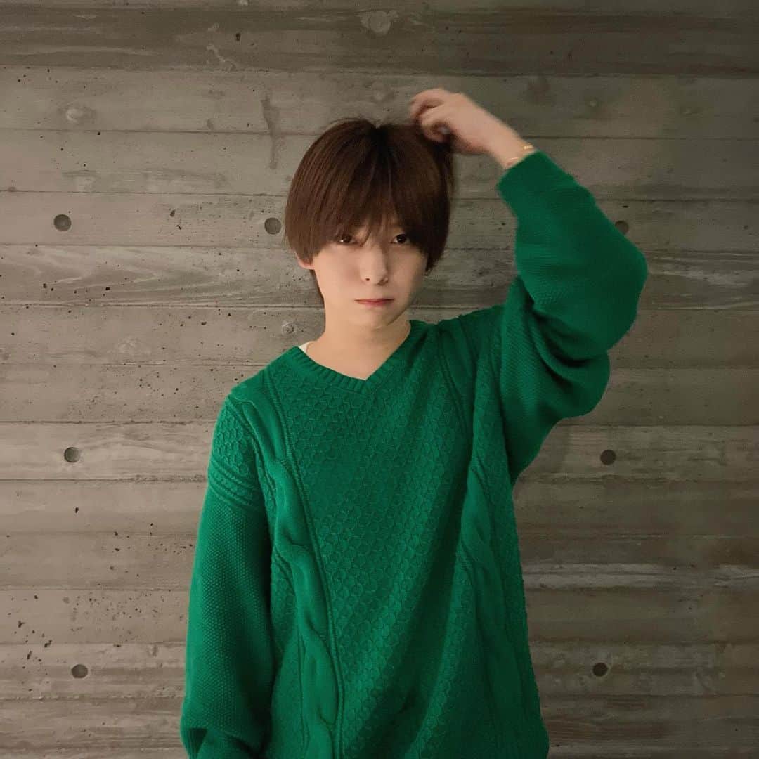 のインスタグラム：「一生髪の毛気になってる笑 少し暗くなりました✌️」