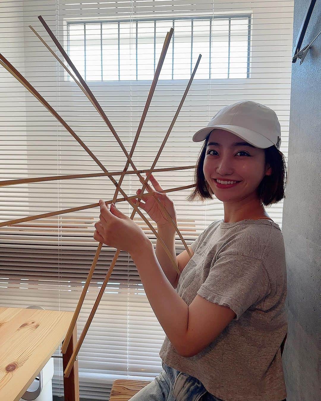 中西悠綺さんのインスタグラム写真 - (中西悠綺Instagram)「竹細工🎋鍋敷き作りに挑戦したよ🍲 不器用な私は何度も、先生！先生！と助けてもらいながら完成しました🙇🏻‍♀️✨  我用竹子做了一個鍋墊🍲 很開心的時間🤍  #竹細工 #竹かご #鍋敷き」9月4日 23時20分 - nakanishi_yuuki