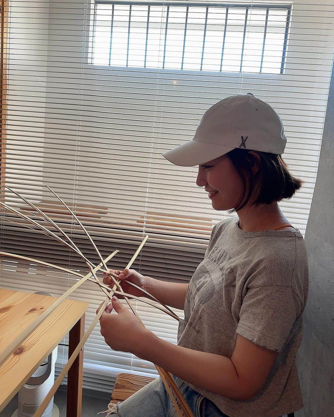 中西悠綺さんのインスタグラム写真 - (中西悠綺Instagram)「竹細工🎋鍋敷き作りに挑戦したよ🍲 不器用な私は何度も、先生！先生！と助けてもらいながら完成しました🙇🏻‍♀️✨  我用竹子做了一個鍋墊🍲 很開心的時間🤍  #竹細工 #竹かご #鍋敷き」9月4日 23時20分 - nakanishi_yuuki