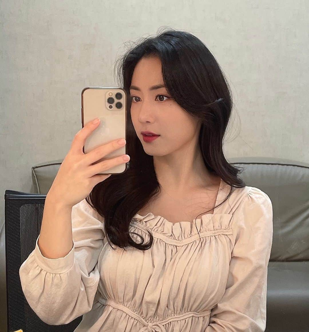 リュ・ヒョヨンのインスタグラム：「#ENTJ 라서 미리미리 #놀궁리중 #🤷🏻‍♀️」