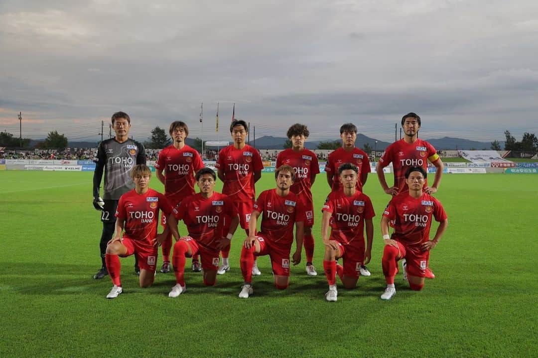 大武峻さんのインスタグラム写真 - (大武峻Instagram)「vs 岩手グルージャ盛岡 3-1 WIN . 8戦負け無し！ 3連勝！ . 一時はJ3残留が目標だったのが、J2昇格を再び目標にできる位置まで戻ってこれました。 ． ただ試合内容的にはどっちに転ぶか分からないものばかりなので、現状に満足せず常に改善、成長し続けながら勝ち続けられるように良い準備していきたいと思います！ . . . #明治安田生命j3リーグ #福島ユナイテッド #岩手グルージャ盛岡 #44 #大武峻」9月4日 23時21分 - obu_shun