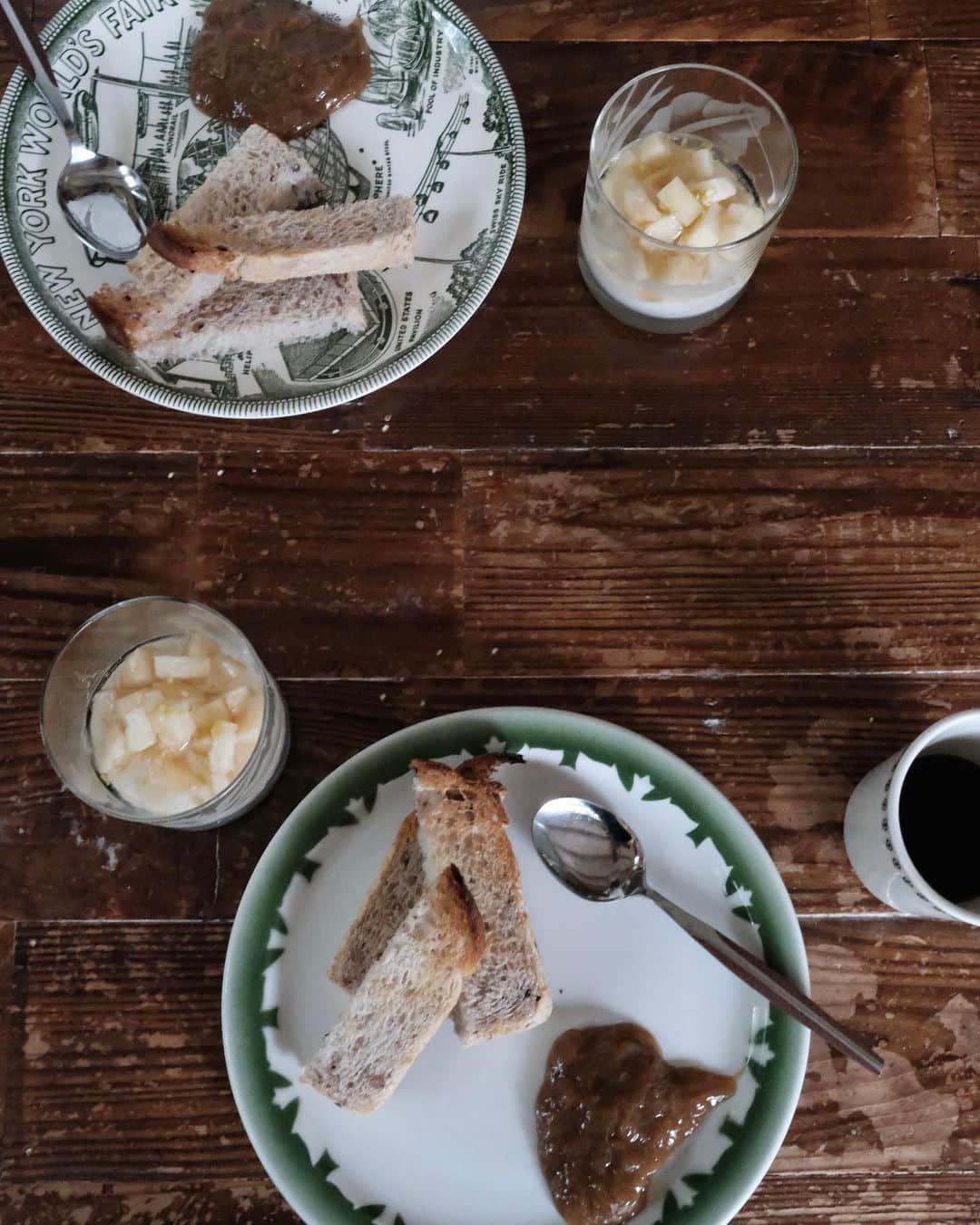 鎌田安里紗さんのインスタグラム写真 - (鎌田安里紗Instagram)「山のごはん、朝昼晩。 えりさんが作ったルバーブのジャムが美味しい。とても美味しい。トマトとオリーブオイルと塩だけでつくるポモドーロを学んだ。いいことを知った🍝」9月4日 23時24分 - arisa_kamada