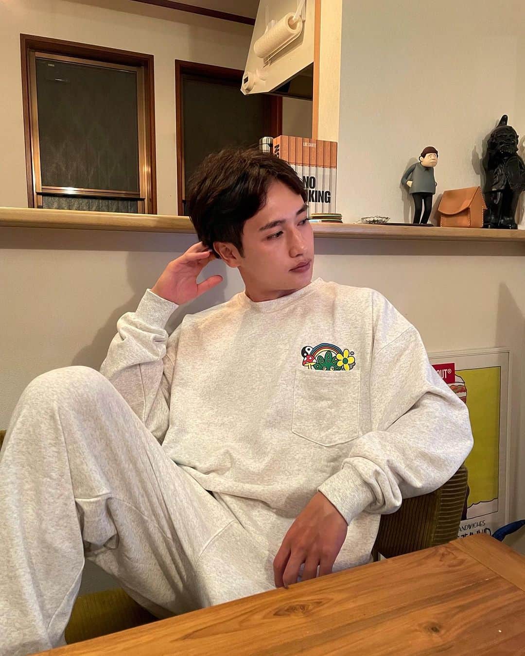 松本岳のインスタグラム：「TOMASON POP UP EXHIBITION "A FREAK CHANGES THE WORLD"  オリジナルのモンスターを描き続けている超フリークなアーティスト"TOMASON"。 毎日描かれるTOMASON MOSTERたちがバリエーション豊富なグッズやFREAK'S STORE限定のアパレルとなってやってきてるそう。 "A FREAK CHANGES THE WORLD (変わり者が世界を変える） "をテーマに新作のキャンバス作品約30点や新作のオリジナルグッズを展示販売してます、全部可愛い。 パジャマ買いやした👯‍♀️  ■会場 OPEN STUDIO(FREAK'S STORE 渋谷併設ギャラリー） 〒150-0041 東京都渋谷区神南1-13-1 TEL 03-6415-7728 ■期間 9/2(土）~9/10(日) ■営業時間 【平日】12:00-20:00 【土日祝】12:00-20:30 是非遊びに行ってみてください🙆‍♂️  @openstudio_gallery @freaksstore_shibuya #tomason #newtomason #freaksstore #フリークスストア #openstudio #オープンスタジオ #vahmannature #exhibition #popup」