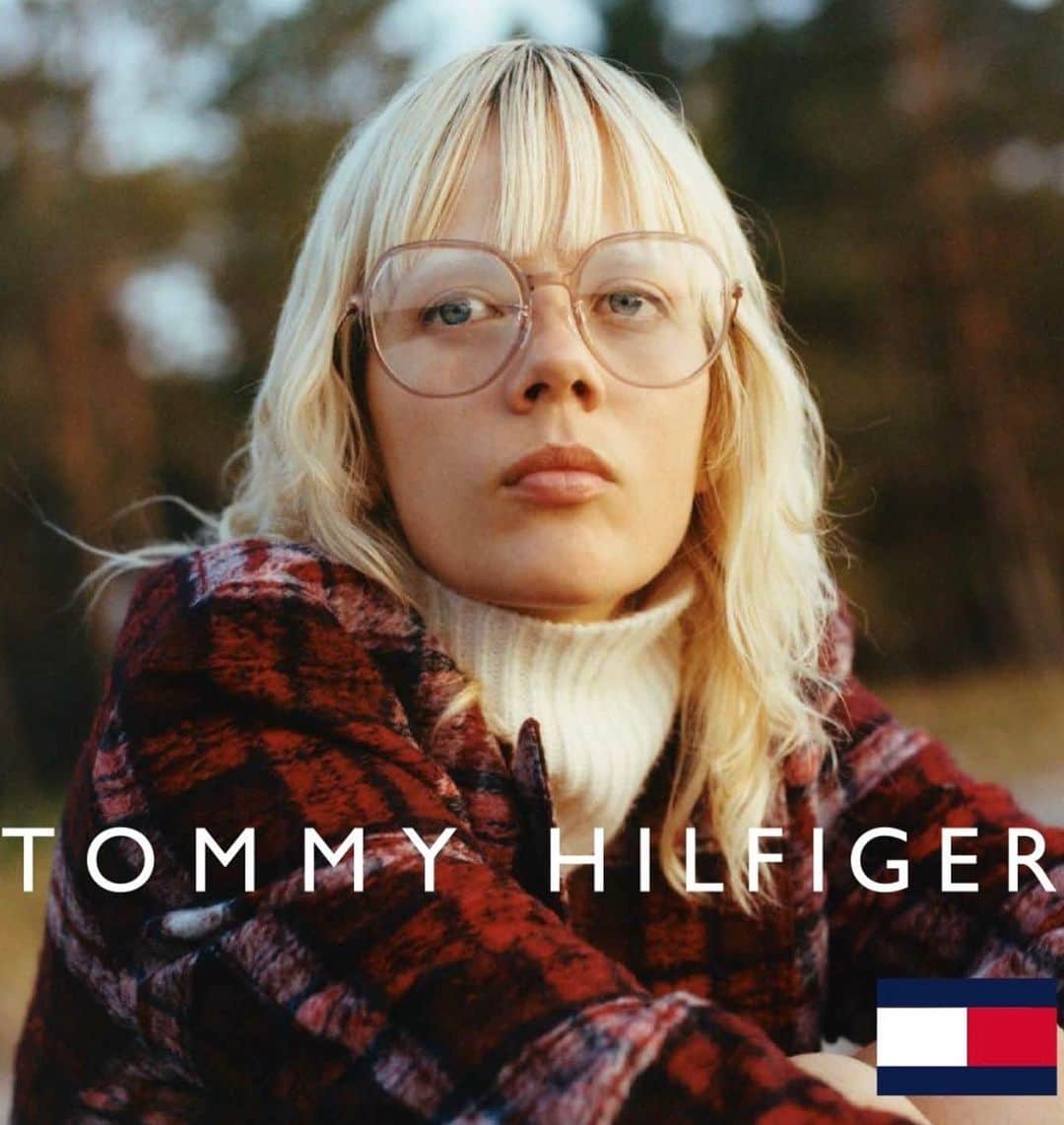 マリヤン・ジョンクマンのインスタグラム：「Trying to look smart @tommyhilfiger thank you ❤️」