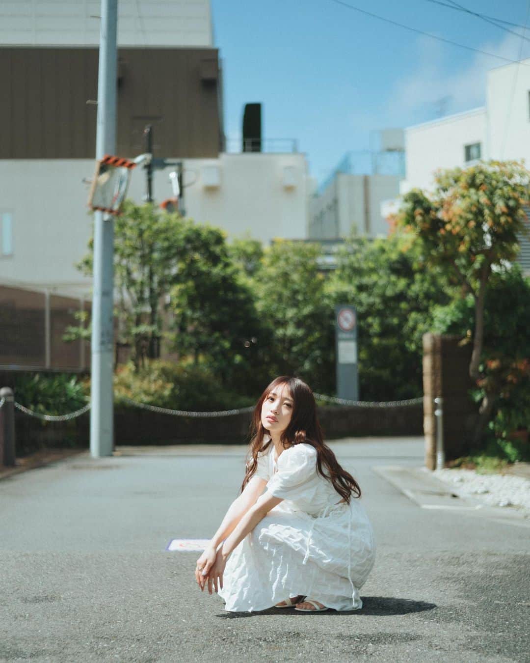 向井地美音のインスタグラム：「* 4月頃にれなっちの作品撮りに呼んで頂いた時の写真。 今さら載せてみます☻  💄 @katorena_ktrn 👗 @matsu_is 📸 @kosukemae」