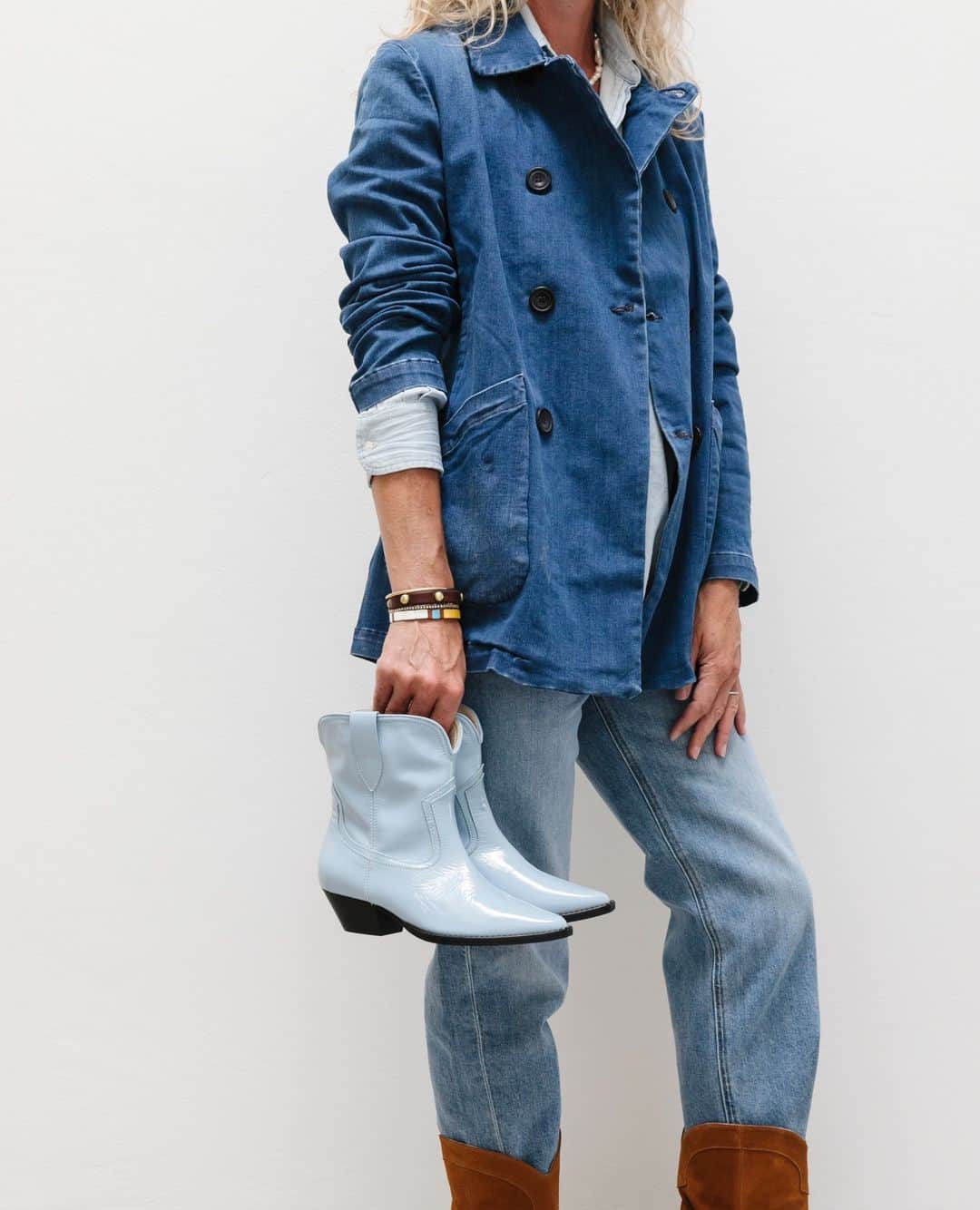 フランク&アイリーンさんのインスタグラム写真 - (フランク&アイリーンInstagram)「After years of styling with their pieces, our team got the chance to chat with the founders of @fredasalvador, @meganpapay and @crispalomonelson for our 'A Cuppa With' series. Working together to make some of our favorite shoes, Megan and Cris share with us the story of how they got their start and much more. Check out our stories for more on this inspiring duo. #FrankandEileen」9月5日 0時00分 - frankandeileen