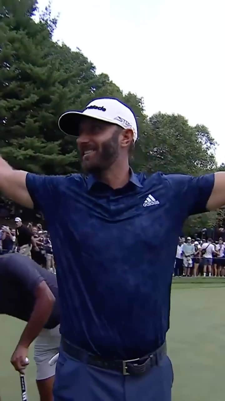 ダスティン・ジョンソンのインスタグラム：「On this day one year ago, @dustinjohnsongolf took the W in Boston with this huge eagle putt 🏆   #LIVGolf @4acesgc」