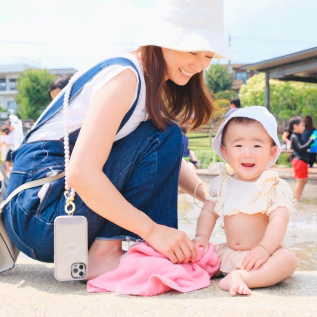 筒井萌子のインスタグラム：「*  　もう夏も終わっちゃうね〜🧸 　ジャブジャブ池デビューも出来たね◡̈⃝  　#サイベックス #サイベックスメリオ #baby 　#プレママ #出産準備 #生後3ヶ月 #両親学級　 　#プレママ教室 #baby #令和4年ベビー　 　#第一子 #秋生まれベビー #9月生まれ 　#育児日記 #子育て日記 #令和4年ベビー　 　#出産準備 #出産祝い #親子モデル #赤ちゃんモデル 　#ニューボーンフォト #newbornphotography  　#お食い初め #生後100日 #女の子ベビー 　#離乳食 #離乳食準備 #離乳食準備グッズ 　 #10か月ベビー #10ヶ月女の子 #ピーチベビー 　#フルーツベビー　#フルーツベビーフォト」