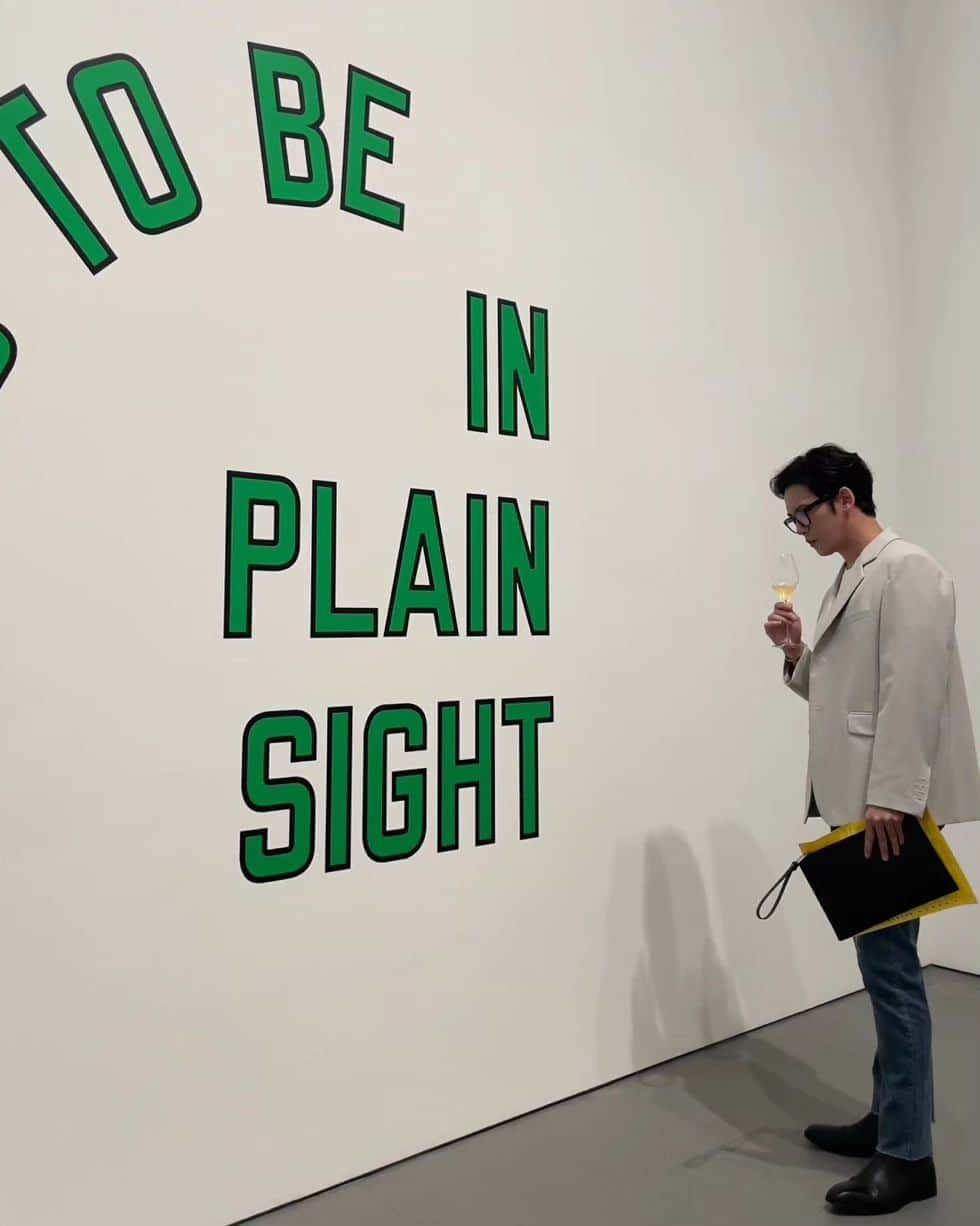 パク・ギウンのインスタグラム：「#아모레퍼시픽미술관#APMA #로렌스위너#LawrenceWeiner #Frieze#FriezeSeoul#Friezenight 프리즈주간 시작!😊」