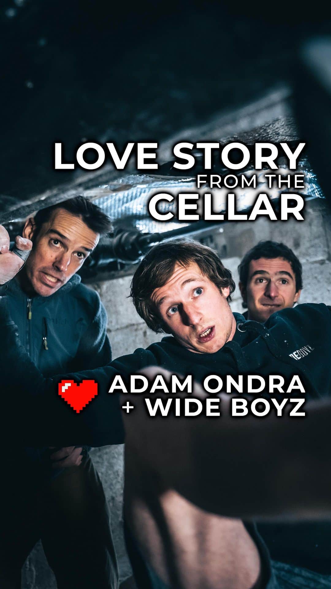 のインスタグラム：「After a cool video on the @wide_boyz YouTube channel and literally, after years of your patient waiting, it’s our turn now 🤜🤛 They kidnapped me to their famous cellar, where I was training and trying hard with @petewhittaker01 and @tompaulrandall on some of their amazing crack testpieces 👌   Also, I tried to make the first onsight of gnarly offwidth Ray’s Roof E7 6c (7c FR) in the famous Peak District 💪 Last but not least, I enjoyed a great time with them during chatting, shopping and tasting proper 🇬🇧 British afternoon tea.   Watch the new video on my YouTube channel 👉 (the link is in BIO), and let me know in the comments what you liked the most!   Great movie by @jan.simanek and pic by @pet.phot   #adamondra #AO #wideboyz #wideboyzclimbing #crackisback #crackclimbing #crack #grit #climbing #climbers #british」