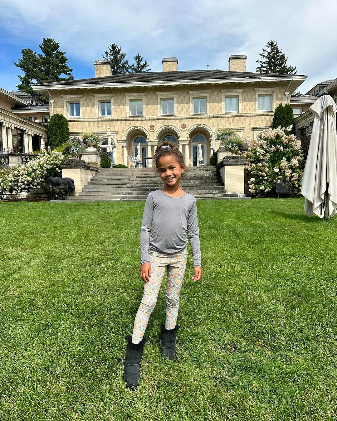 ジョン・レジェンドさんのインスタグラム写真 - (ジョン・レジェンドInstagram)「A weekend in the Berkshires before back to school!」9月5日 0時10分 - johnlegend