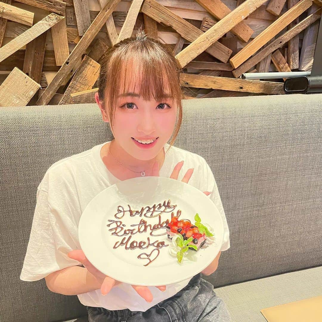 尾上萌楓のインスタグラム：「. . 23歳になりました〜〜！ たくさんのお祝いコメントありがとうございます🫶🏻 今後とも応援よろしくお願いいたします！🏁 . . . #プロボウラー #尾上萌楓 #0904 #誕生日 #jpba #bowling #bd #birthday #thx」