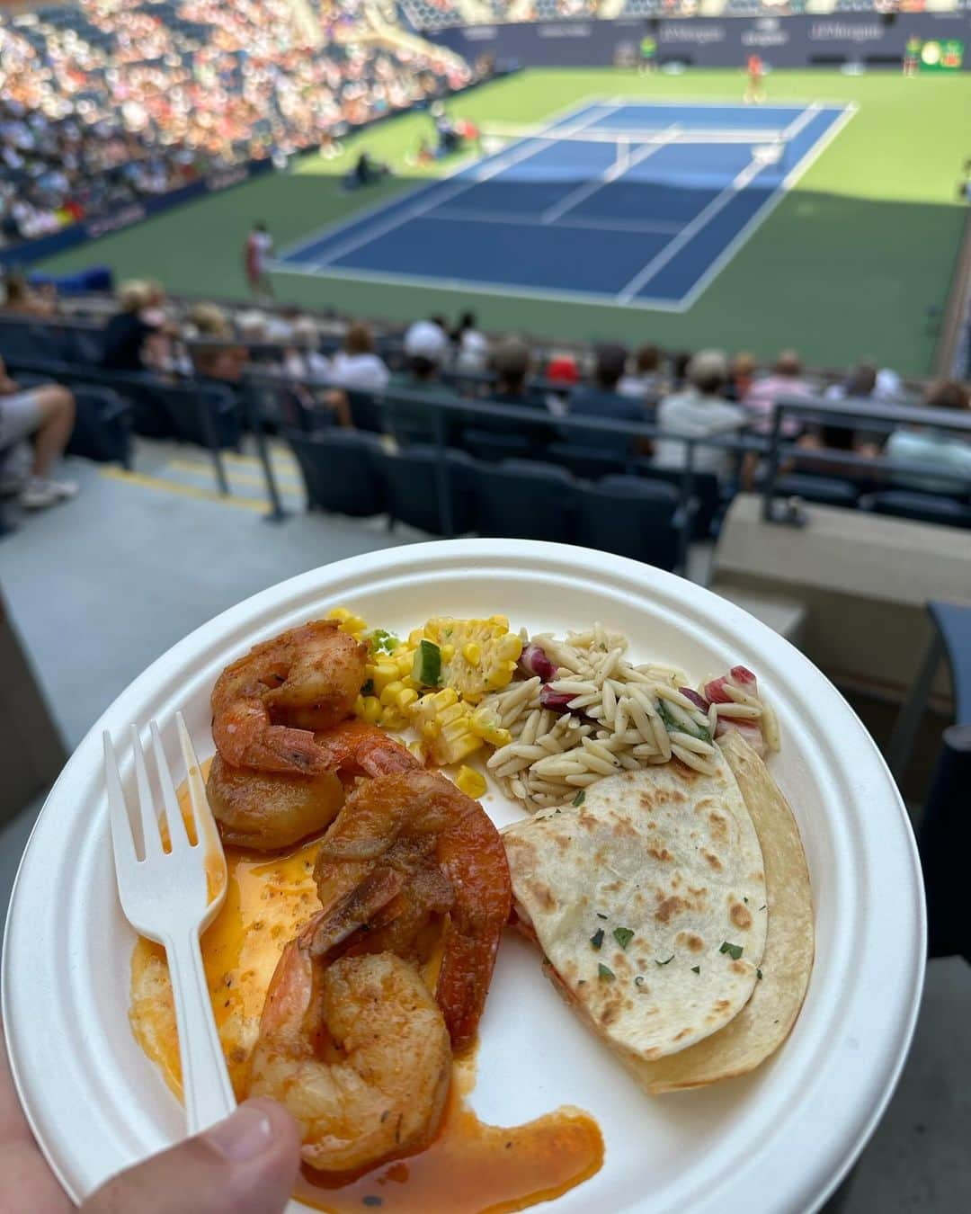 アダム・シャピロさんのインスタグラム写真 - (アダム・シャピロInstagram)「I didn’t know what to wear to my first US Open, so I just bought the ball boy outfit. #fashionweek」9月5日 0時24分 - shappyshaps