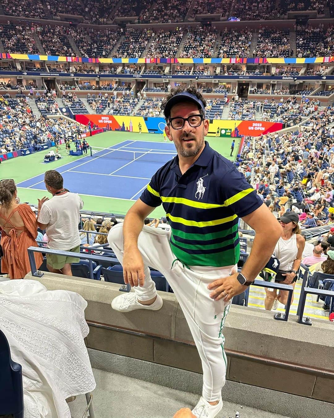 アダム・シャピロのインスタグラム：「I didn’t know what to wear to my first US Open, so I just bought the ball boy outfit. #fashionweek」