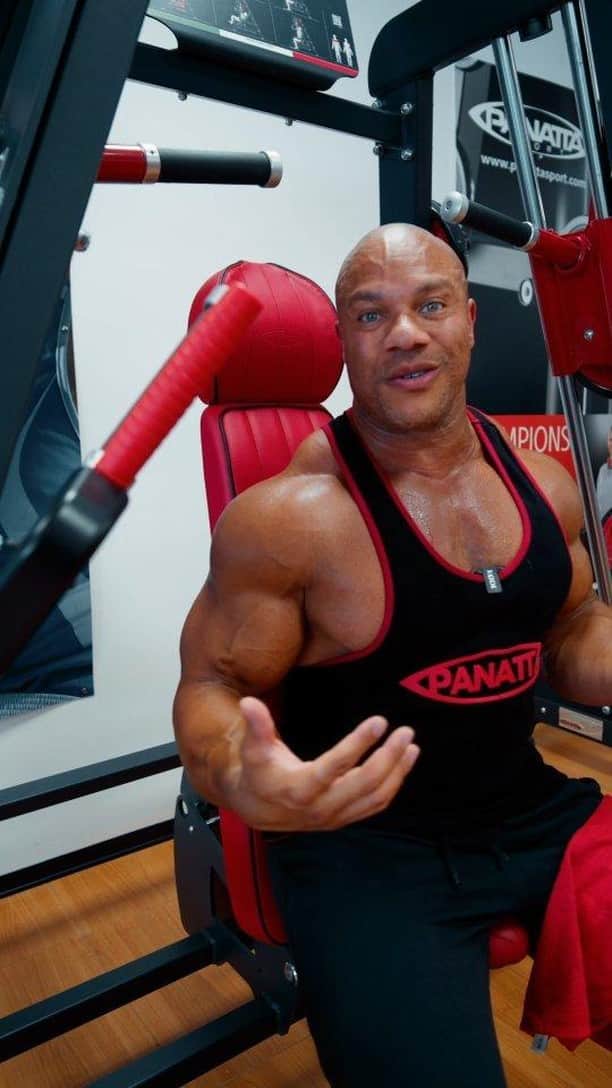 Phil Heathのインスタグラム：「Panatta Power Smith Dual System Upper. 🔥 Shoulder Press + Inclined Bench Press! 🔥 Discover one of Phil Heath's favourites! 💪  #panatta #brandnew #panattapassion #panattalovers #philheath #mrolympia #strengthtraining #plateloaded #shoulderworkout #chestworkout #supercars #gyms #gymequipment #madeinitaly」