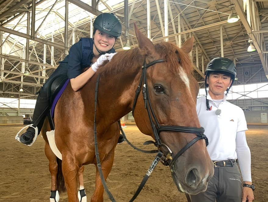 湯浅知里さんのインスタグラム写真 - (湯浅知里Instagram)「♡♡ . . マイネルレーニアがこの夏で 誘導馬としての役割を終えました🏇🎓✨ . たくさんの人から愛されていたレーニアちゃん🥺 本当にお疲れ様でした👏 . . マイネルレーニアとの出会いは2019年🌟サマー競馬NEXTのロケです。懐かしいなぁ。良いロケだったな。 . ありがとうレーニア！ 君のおかげで乗馬に興味を持ち、誘導馬のファンになりました😉 . 元気でね😌✨ . #マイネルレーニア #マイネルレーニア大好き」9月5日 0時28分 - chisato.y515