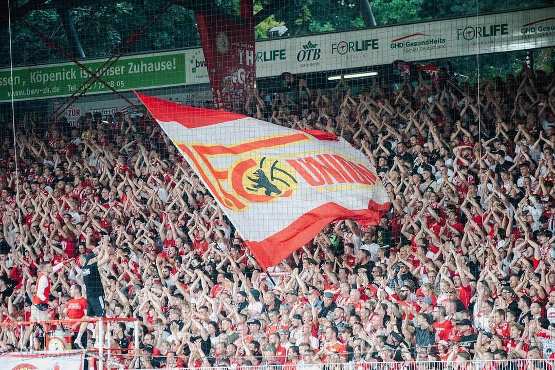 ケヴィン・フォラントのインスタグラム：「Dumme rote Karte, scheiß Spielverlauf. Trotzdem danke für den starken Support im Stadion! #eisernunion 🔴⚪️」