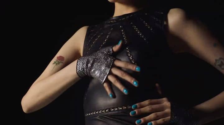 ジトロワのインスタグラム：「HEAVEN | Discover our Women’s Leather Dresses Collection on jitrois.com」