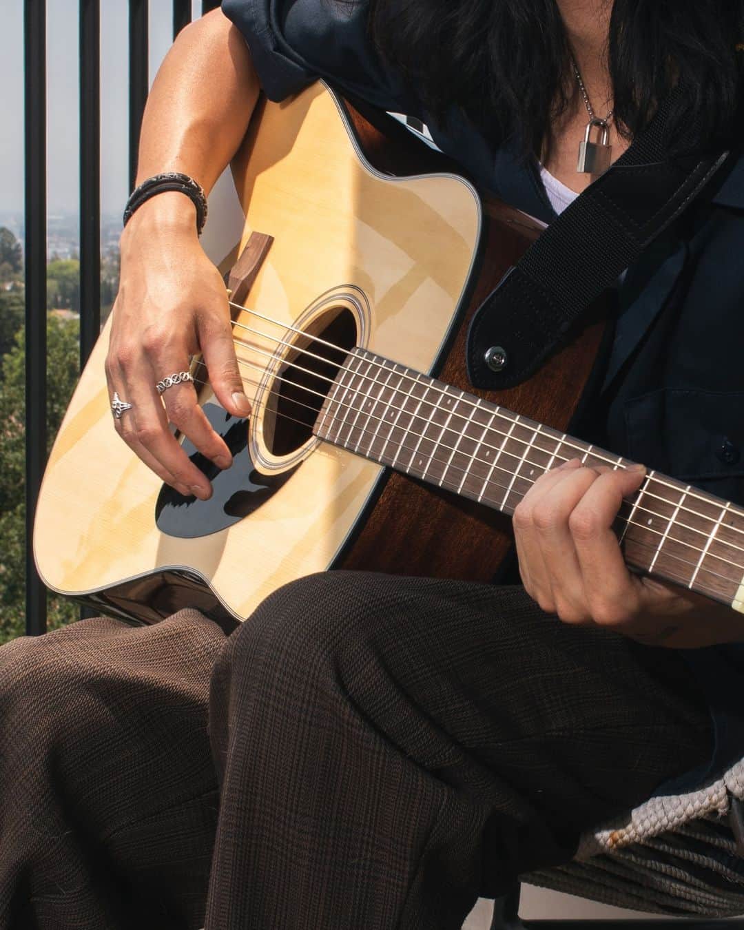 Fender Guitarのインスタグラム：「Our Labor Day Sale is in full swing— but only for a little bit longer! Don't miss the deals on acoustics, electrics, accessories and more at the link in bio.」