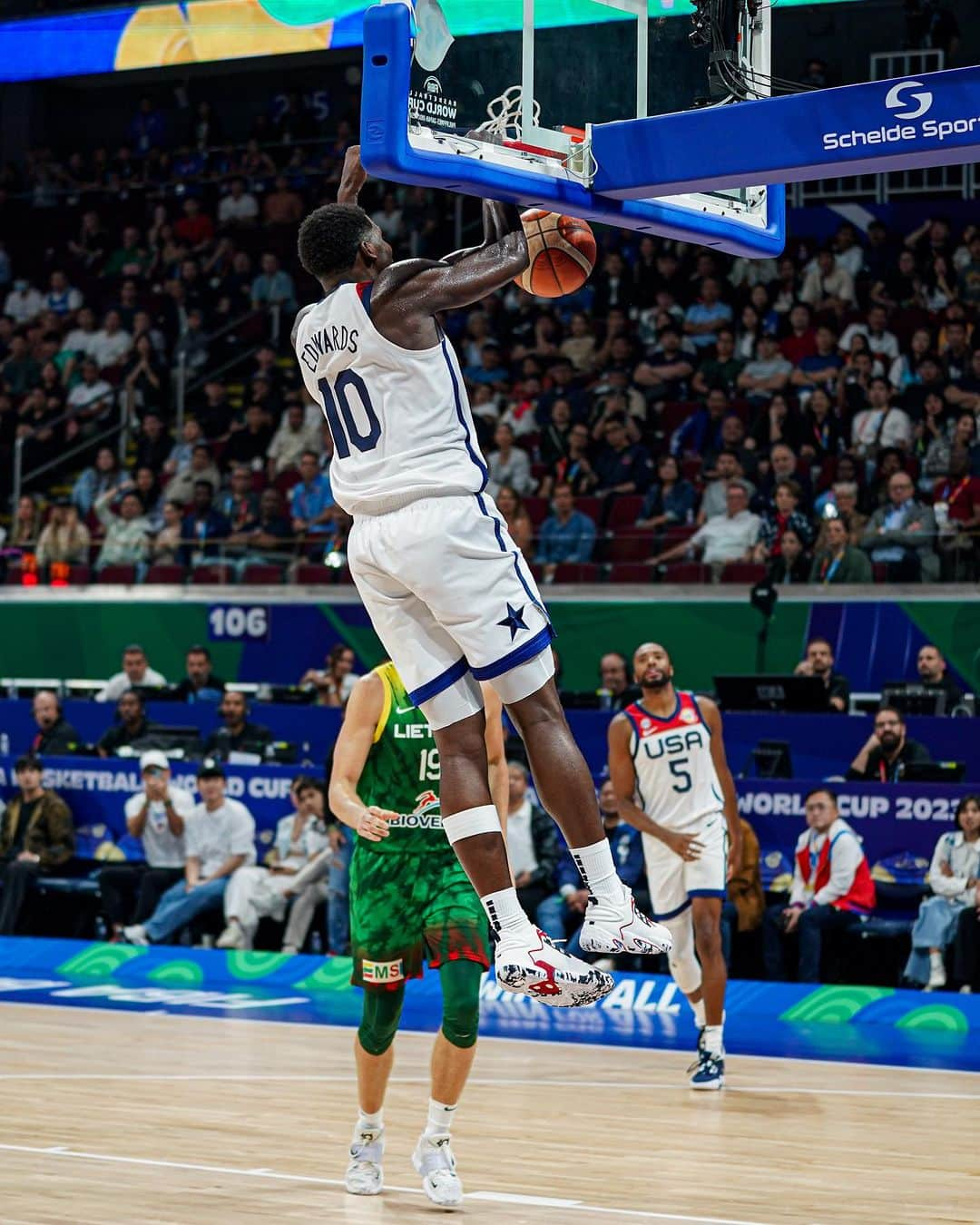 NBAさんのインスタグラム写真 - (NBAInstagram)「🐜 Ant’s 35 pts. vs 🇱🇹 ties Carmelo Anthony in 2006 for the second-most points ever scored in a 🇺🇸 #USABMNT World Cup game.  #WinForUSA」9月5日 0時55分 - nba