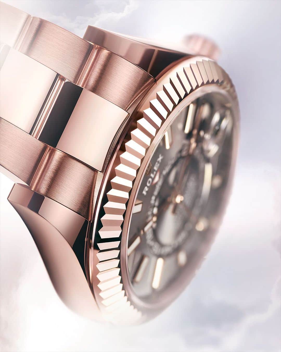 rolexのインスタグラム：「The 18ct Everose gold Sky-Dweller’s rotatable fluted bezel. Simple and elegant at first sight but ingeniously engineered to make it easy for the wearer to set the watch’s functions, thanks to the Ring Command system. Exclusive to the Sky-Dweller. #Rolex #SkyDweller #Perpetual」